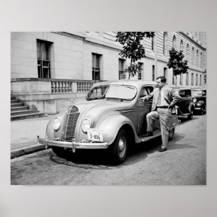 Póster El Kingfish - Huey Long con su auto - 1935