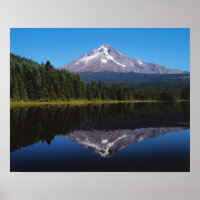 El Monte Hood reflejado en el lago