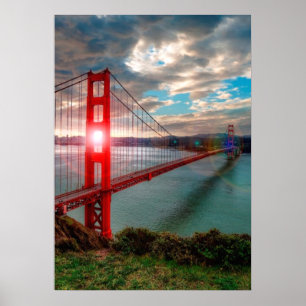 Póster El puente Golden Gate con el sol brillando.