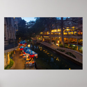 Póster El Riverwalk At Dusk En El Centro De San Antonio
