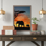Póster El Safari Africano Sunset Elephant Silhouette Art<br><div class="desc">Hermosa fotografía contemporánea puesta de sol africana y silueta de árbol y elefante. Este diseño es para los amantes de la naturaleza africana, los animales, la vida salvaje, los elefantes, las vacaciones de safari o los colores brillantes y vibrantes del verano. Artículo de decoración elegante y de moda para los...</div>
