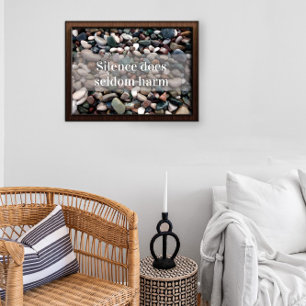 Póster El silencio rara vez perjudica al poster motivador