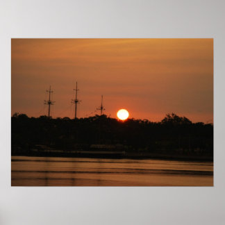 Póster El Sol Detrás del Poster de Barco Pirata......