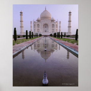 Póster el Taj Mahal perfectamente reflejado en la piscina