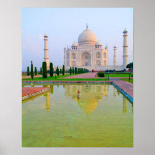 Póster El tranquilo y pacífico Taj Mahal famoso en el mun