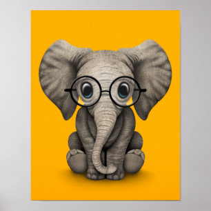 Póster Elefante lindo bebé con lentes de lectura amarillo