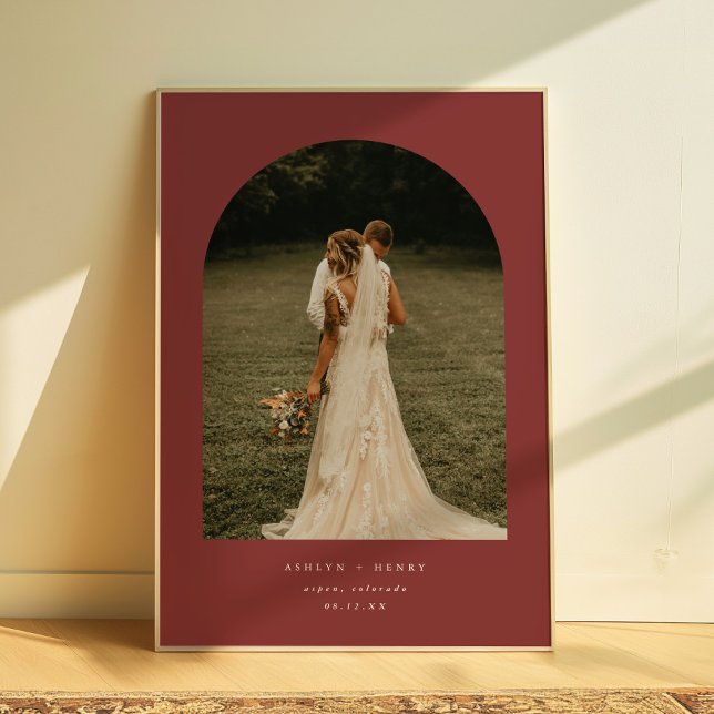 Póster Elegant Dark Red Wedding Couple Photo Arch (Subido por el creador)