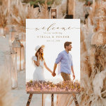 Póster Elegante Boda de fotografía de caligrafía de oro<br><div class="desc">Este cartel de bienvenida boda de moda incluye caligrafía elegante con una foto. Para una personalización más avanzada de este diseño,  haga clic en el vínculo Personalizar adicional para cambiar el tipo de letra,  el tamaño y el color.</div>