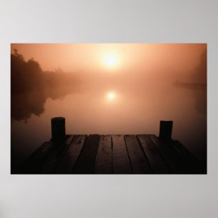 Póster Embarcadero de madera en el lago en la puesta del
