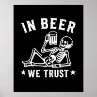 En cerveza confiamos esqueleto relajante Beer Pong
