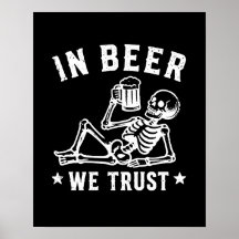 En cerveza confiamos esqueleto relajante Beer Pong
