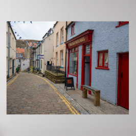 Póster Encantadora calle empedrada en el pueblo de Staith