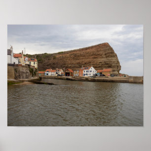 Póster Encanto Atemporal del Puerto de Staithes