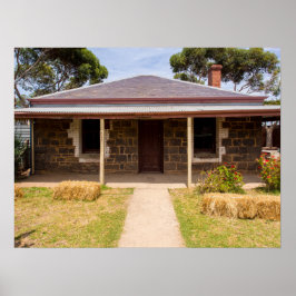 Póster Encanto histórico de una casa rural rústica de pie