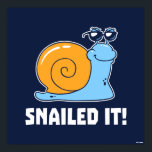Póster Encendido<br><div class="desc">La gráfica de caracol "Snails It" diseñada por bCreative muestra un caracol fresco con gafas de sol! ¡Esto es un gran regalo para la familia, los amigos o un regalo para usted mismo! Este gráfico divertido es una gran adición al estilo de cualquiera. bCreative es un creador líder y licenciante...</div>