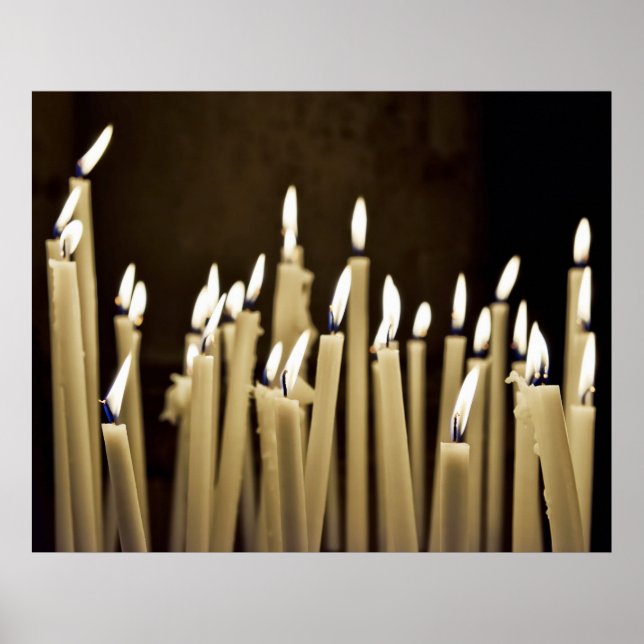 Póster Encendiendo velas en la iglesia (Frente)