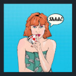 Póster Engaño de póquer al estilo de un libro de historie<br><div class="desc">Un ilustracion retro estilo arte pop de una mujer con una toalla jugando al póquer. ¡Está sosteniendo todas las huellas y susurrando shhh!</div>