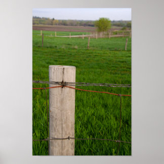 Póster Entrada de cerca de alambre de púas