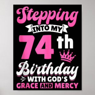 Póster Entrando En Mi Cumpleaños Número 74 Con La Gracia