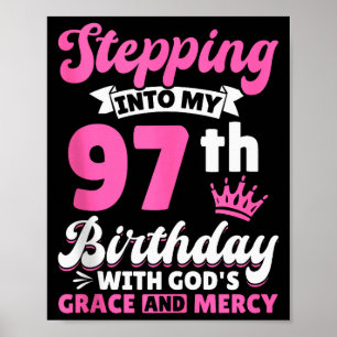 Póster Entrando en mi cumpleaños número 97 con la gracia 