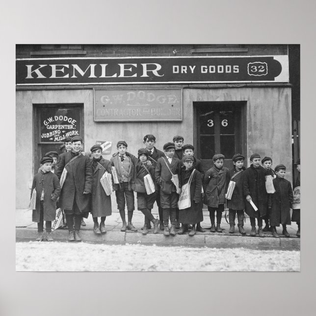 Póster Entregando los papeles dominicales, 1909. Foto de  (Frente)