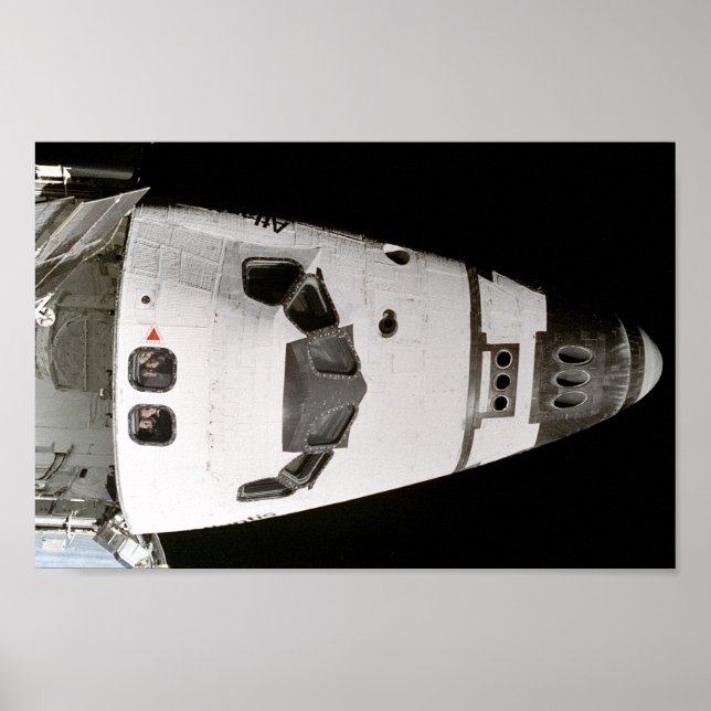 Póster Equipo de Atlantis mirando la Estación Espacial Mi (Frente)