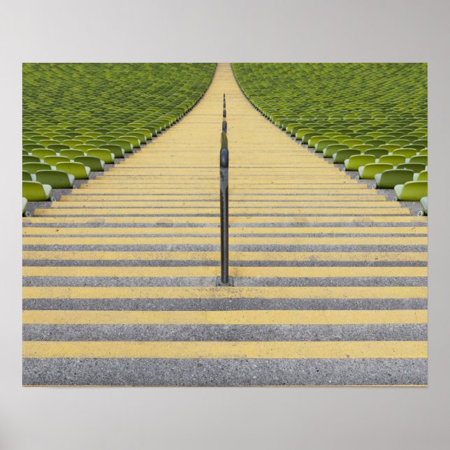 Póster Escalera del estadio entre filas de asientos verde (Frente)