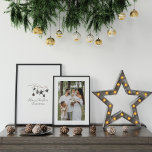 Póster Escándalo moderno negro Navidades de escritura ele<br><div class="desc">Negro moderno,  elegante,  rústico color de agua beige natural escandinavo contemporáneo colores mudos beige,  foto en blanco y negro Navidades de vacaciones decoración poster.</div>
