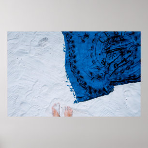 Póster Escarcha floral azul y negra sobre arena blanca