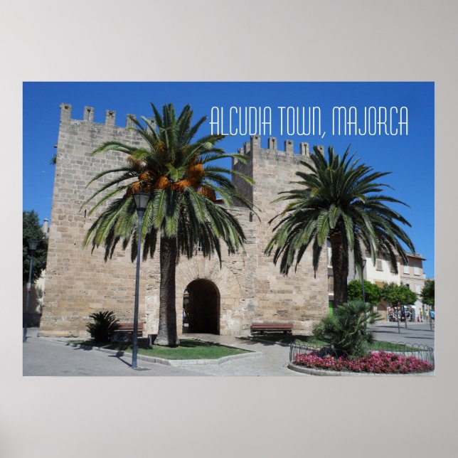 Póster Escena del casco antiguo de Alcudia, Mallorca, Esp (Frente)
