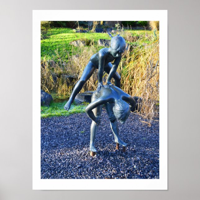 Póster Escultura de niños jugando (Frente)
