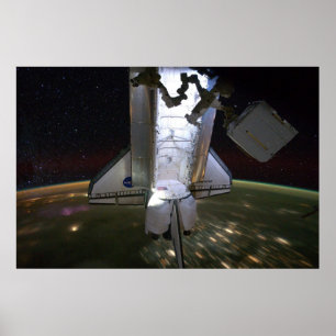 Póster Esfuerzo del transbordador espacial atracado en