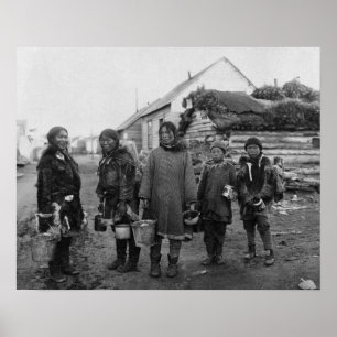 Póster Eskimo Berry Pickers en Nome, Alaska Photography