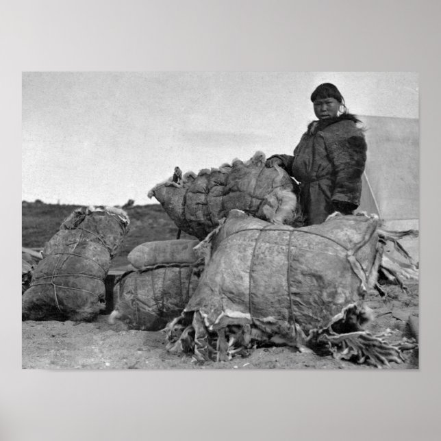 Póster Eskimo Fur Dealer en Nome, Alaska Fotografía (Frente)