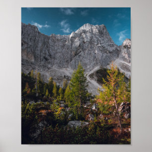 Póster Espectacular paisaje de otoño bajo las montañas