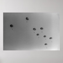 Espectáculo de paracaidistas en blanco y negro de