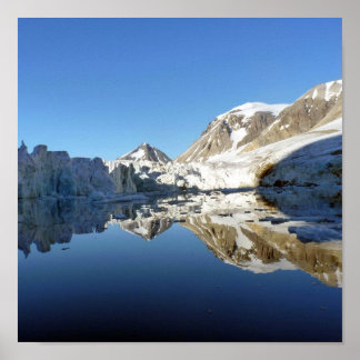 Póster Espejo de imágenes en Svalbard