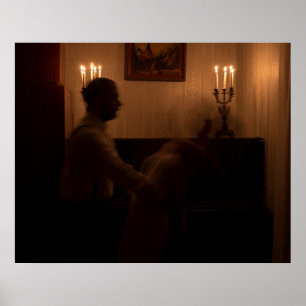 Póster Espíritu de horror en la habitación. pareja bailar