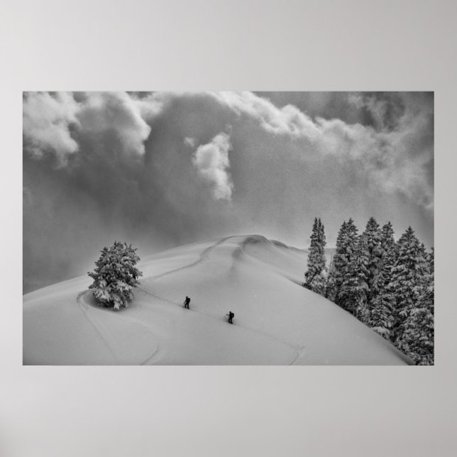 Póster Esquiadores de travesía en nieve polvo (Frente)