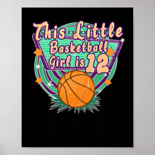 Póster Esta pequeña niña esqueleto está cumpliendo 12 año