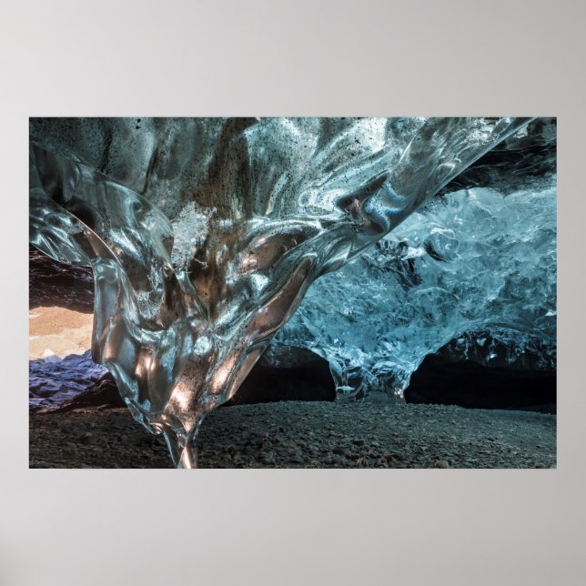 Póster Estalactita De Hielo En Una Cueva De Hielo (Frente)