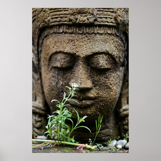 Póster Estatua de jardín de piedra con flor (Frente)