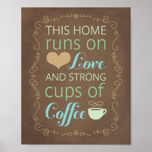 Póster Este hogar corre con amor y fuertes tazas de café