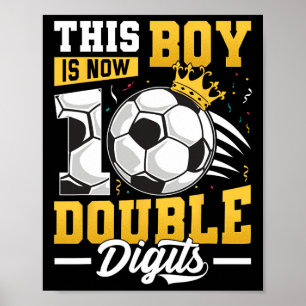 Póster Este niño de 10 años, dos dígitos, juega fútbol