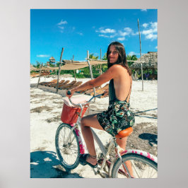 Póster Estética de Beach Ride - Mujer en bicicleta cerca