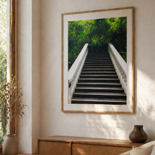 Póster Exuberante Vegetación Sobre Escaleras de Piedra