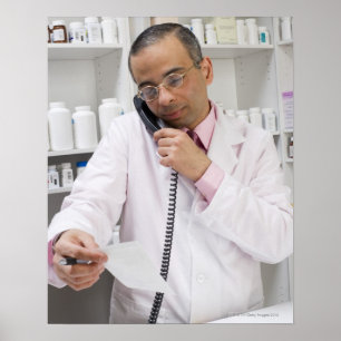 Póster Farmacéutico usando un teléfono