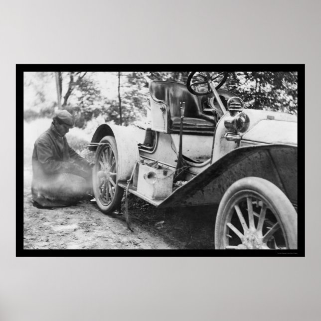 Póster Fijando un neumático plano en un buick roadster 19 (Frente)