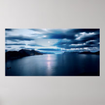 Fiordo escandinavo de noche