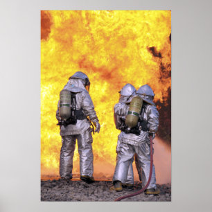 Póster Firefighters extinguish an aircraft fire